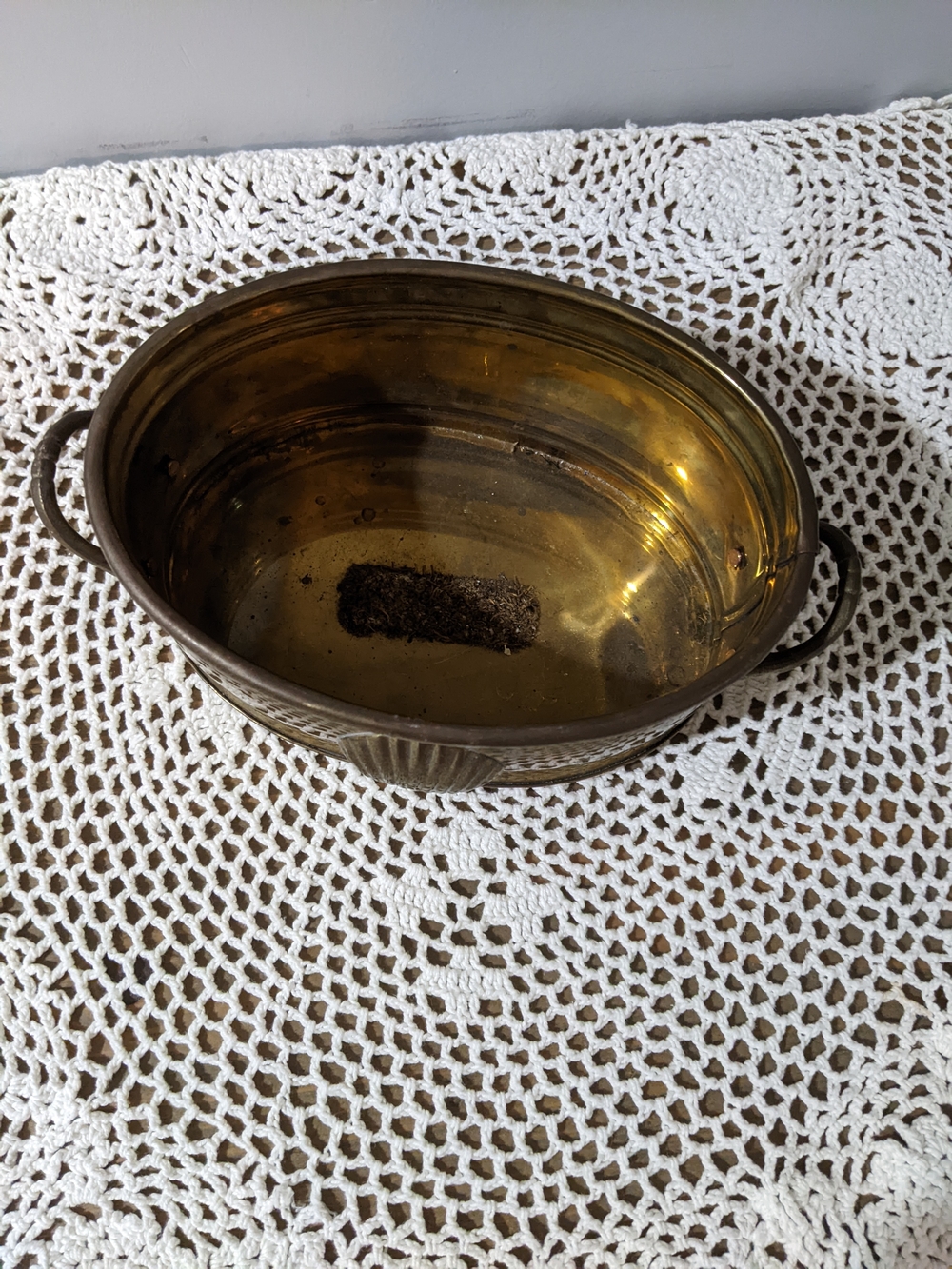 Vintage Brass Oval Planter with Shell Motif - Picture 2 of 5